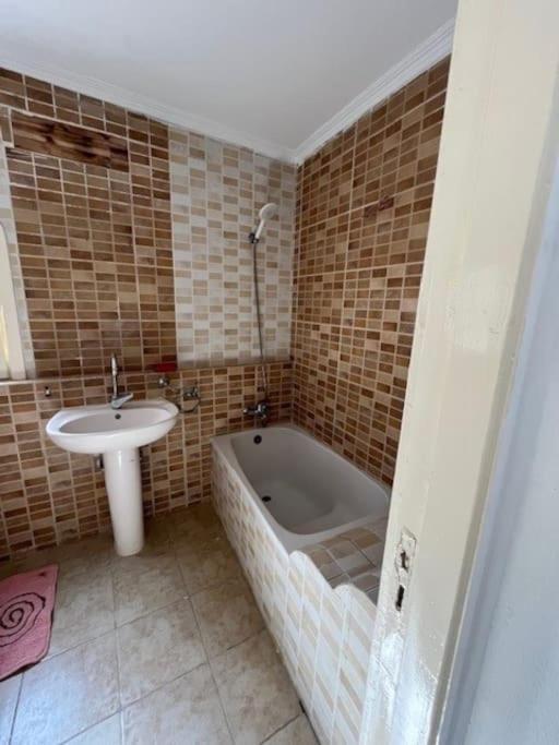 Stand Alone Seabreeze With Private Pool Vila Alexandria